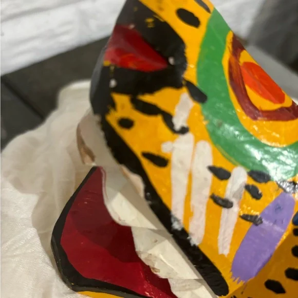 #41 One of A Kind Vintage Carved Mask from Antigia Guatemala. Beautiful Colors. - Picture 6 of 10